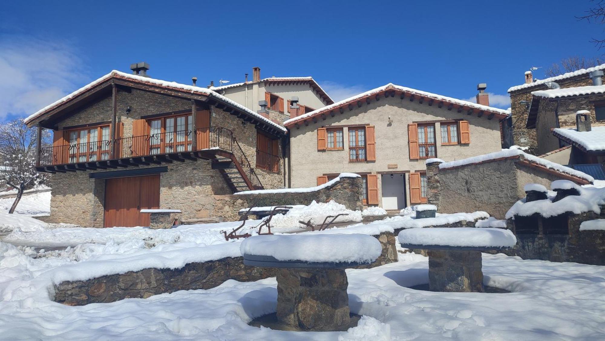 Can Tubau - Casa Rural - Apartaments Campelles Esterno foto