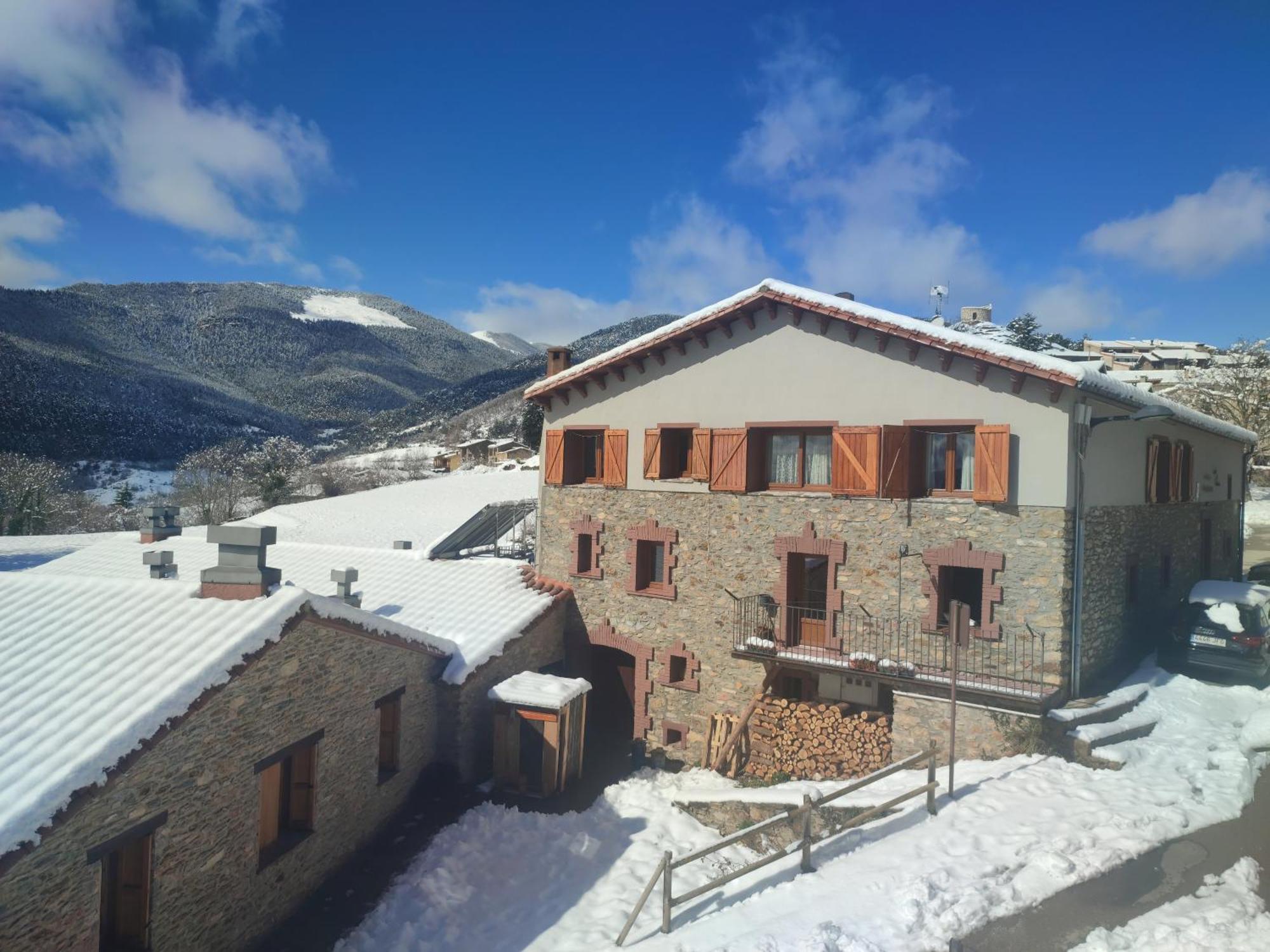 Can Tubau - Casa Rural - Apartaments Campelles Esterno foto