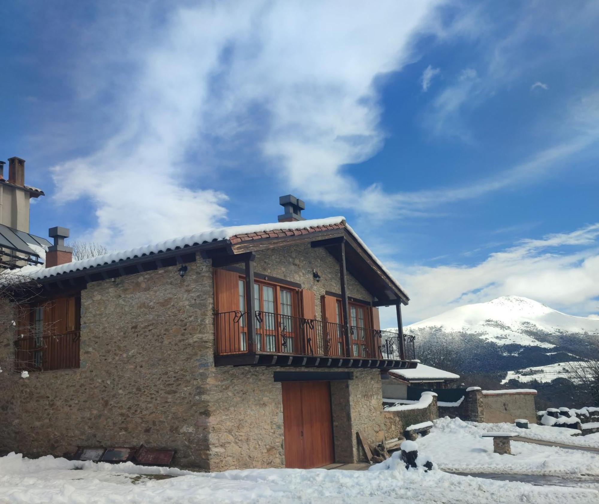 Can Tubau - Casa Rural - Apartaments Campelles Esterno foto